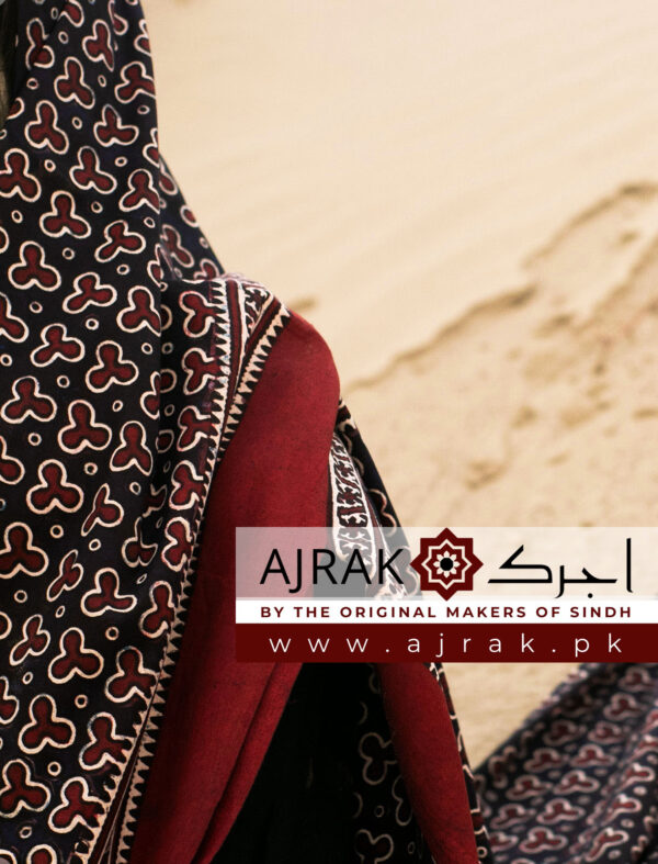 This stunning Mohen-jo-daro Ajrak fabric is a unique and exquisite piece, made with natural dyes and traditional techniques.