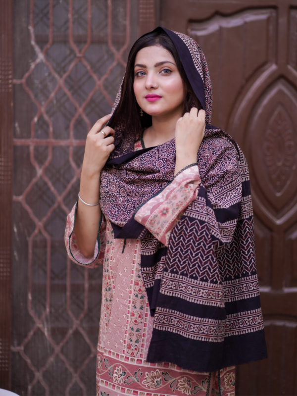 Black & Maroon Handprinted Ajrak Stole - Image 2