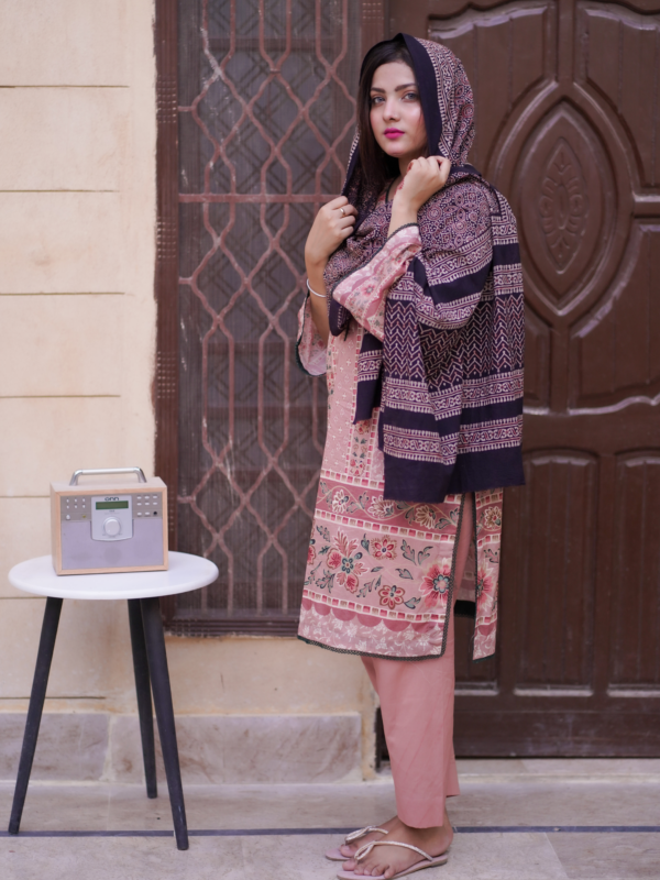 Black & Maroon Handprinted Ajrak Stole - Image 4